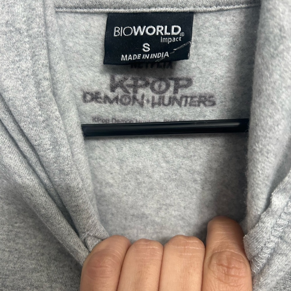Bioworld Gray KPOP Demon Hunters Hoodie size small grey color - Picture 4 of 4